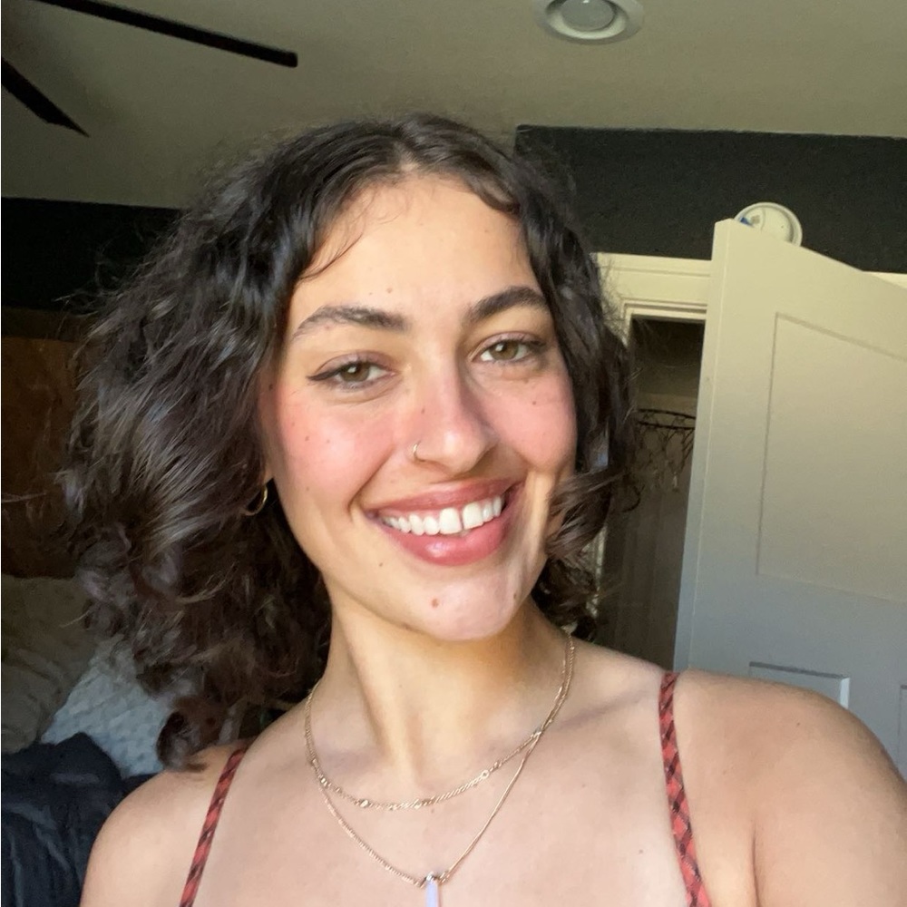 Meet your Posher, Eleea
